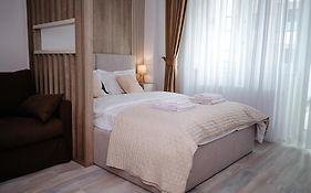 Unirea Towers Deluxe Apartment Modern & Chic